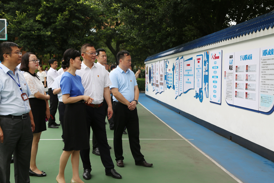 1530491346968344.jpg 参观文化长廊11.jpg